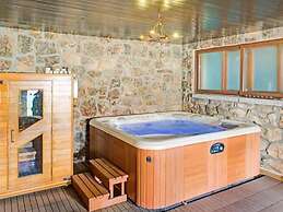 Rural Apartment With Direct Access to the Pool