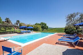 Nice Apartment With Swimming Pool