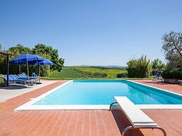 Nice Apartment With Swimming Pool