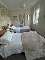 The Rowley Manor Hotel
