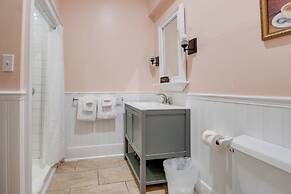 Banana's Foster Guesthouse