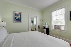 Banana's Foster Guesthouse