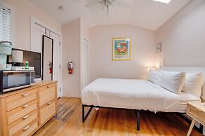 Banana's Foster Guesthouse