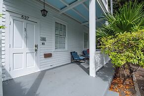 Banana's Foster Guesthouse