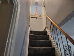 Stoke-on-trent - Apartment - Sleeps 5 - Parking