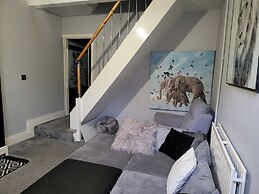 Stoke-on-trent - Apartment - Sleeps 5 - Parking