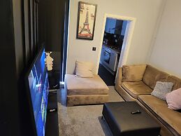 Stoke-on-trent - Apartment - Sleeps 5 - Parking