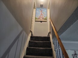 Stoke-on-trent - Apartment - Sleeps 5 - Parking