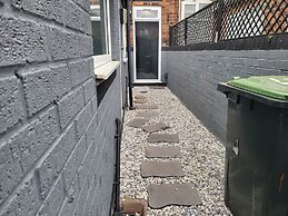 Stoke-on-trent - Apartment - Sleeps 5 - Parking