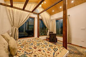 Nigeen Vista Lakeside Chalet