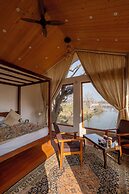 Nigeen Vista Lakeside Chalet