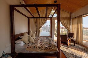 Nigeen Vista Lakeside Chalet