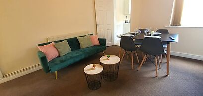 Spacious House in Stoke