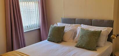 Spacious House in Stoke