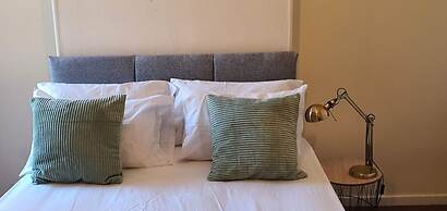 Spacious House in Stoke