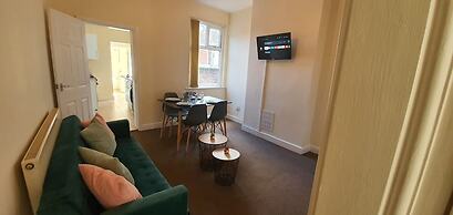 Spacious House in Stoke