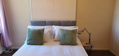 Spacious House in Stoke