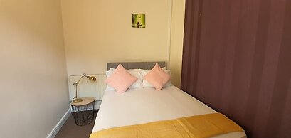 Spacious House in Stoke