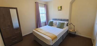 Spacious House in Stoke