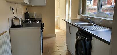 Spacious House in Stoke