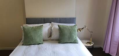 Spacious House in Stoke