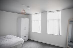 Room in Guest Room - Cheerful Big Room in Leicester