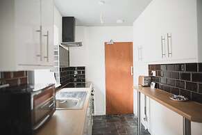 Room in Guest Room - Big Room in Leicester