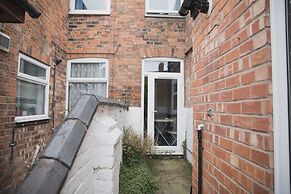 Room in Guest Room - Big Room in Leicester