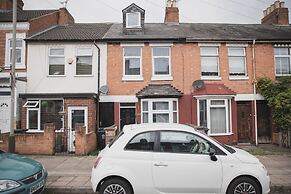 Room in Guest Room - Big Room in Leicester