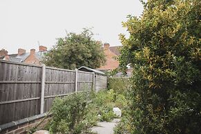 Room in Guest Room - Spacious Double Room in Leicester