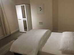 Room in Guest Room - Double Room in Leicester