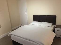 Room in Guest Room - Double Room in Leicester