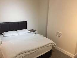 Room in Guest Room - Double Room in Leicester