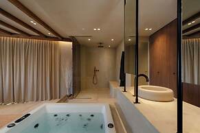 Tesoro Elegant escapes-suites