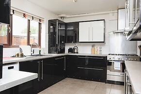 Room in Guest Room - Big Size Double Room Coventry