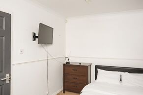 Room in Guest Room - Big Size Double Room Coventry