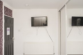 Room in Guest Room - Big Size Double Room in Coventry