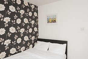 Room in Guest Room - Double Room in Coventry
