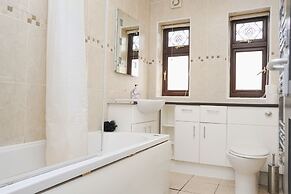 Room in Guest Room - Double Room in Coventry