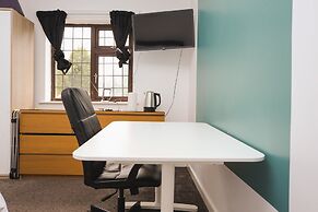 Room in Guest Room - Double Room in Coventry