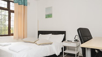 Room in Guest Room - Big Double Room in Coventry