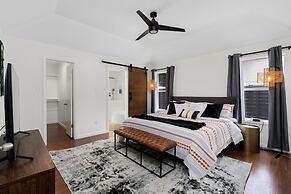 High End Home w Pool Hot Tub Gameroom