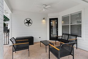 High End Home w Pool Hot Tub Gameroom