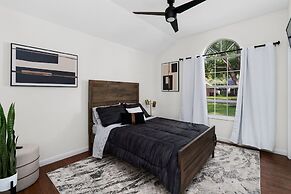 High End Home w Pool Hot Tub Gameroom