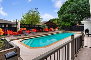 High End Home w Pool Hot Tub Gameroom