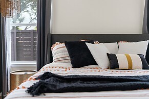 High End Home w Pool Hot Tub Gameroom