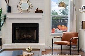 High End Home w Pool Hot Tub Gameroom