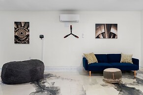 High End Home w Pool Hot Tub Gameroom