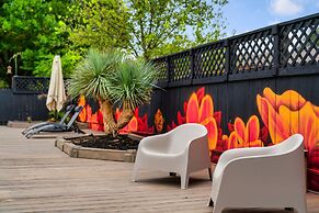 High End Home w Pool Hot Tub Gameroom