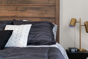 High End Home w Pool Hot Tub Gameroom